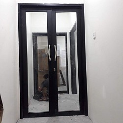 pintu swinge double