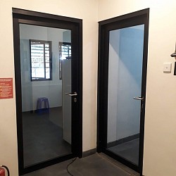pintu swinge  single